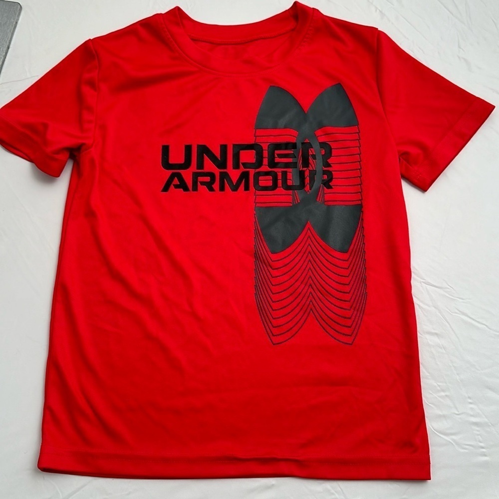 Under Armour red and gray logo performance short sleeve t-shirt